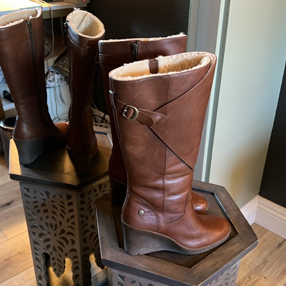🛑 1 hour sale. UGG, size 7, Corinth Wedge leather & shearling Boots, EUC - Picture 8 of 16